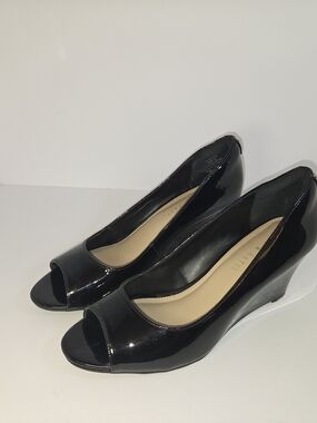 Kelly & Katie Black Patent Peep-Toe Wedge Pumps Size 9.5